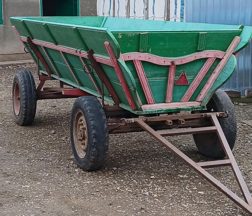 Vând căruță pentru tractor