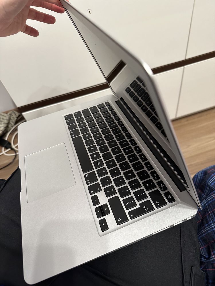 Vand laptop MacBook Air