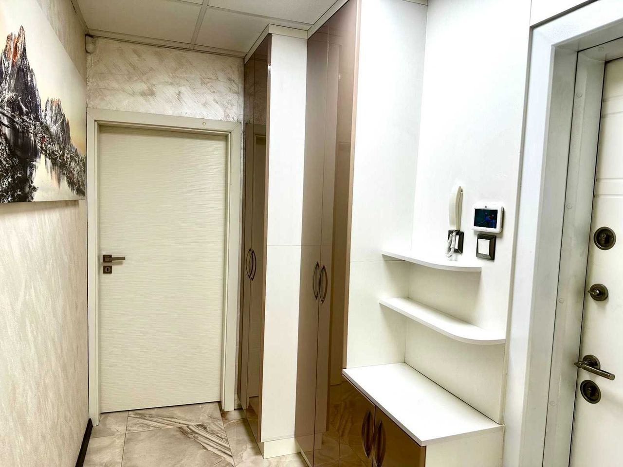 Дава се под наем Тристаен апартамент в София, Център - 100 кв.м за 816 € - Снимка #11