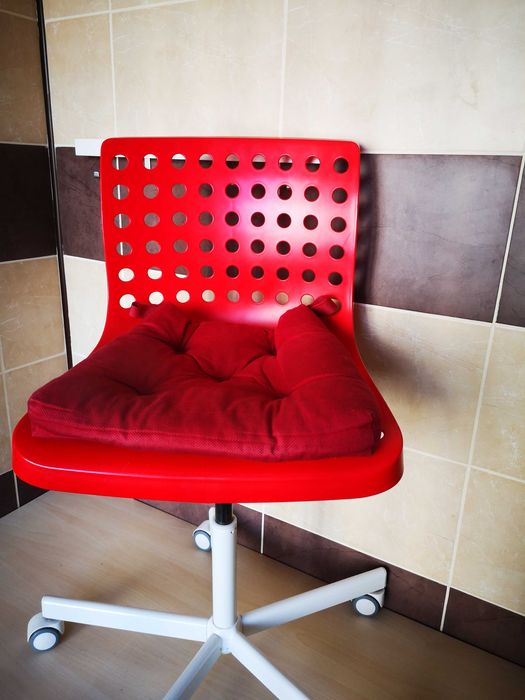 Scaun birou IKEA, rotativ, reglabil pe inaltime, cu roti, rosu cu alb