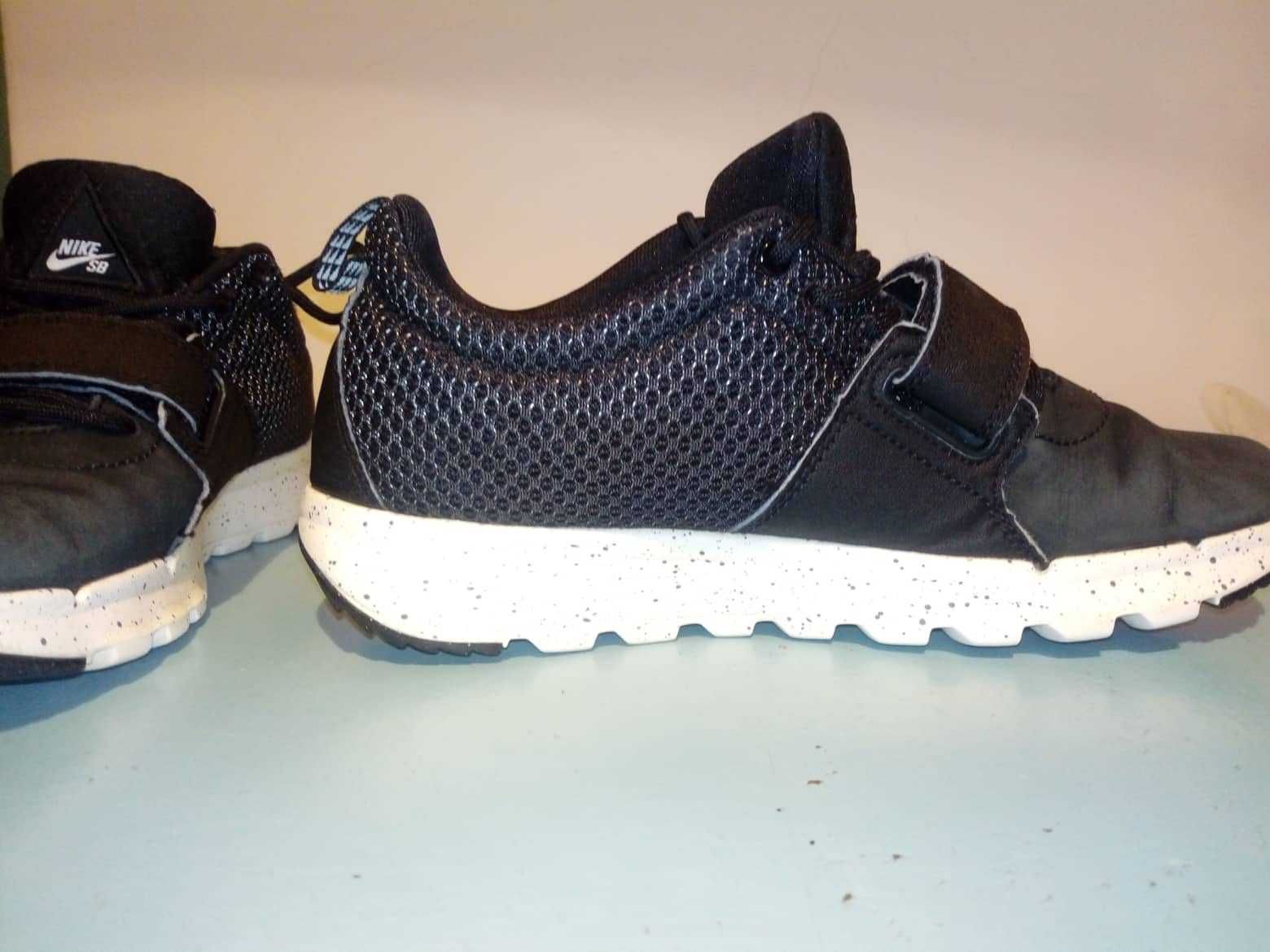 Nike: оригинални маратонки и футболни обувки, като нови!