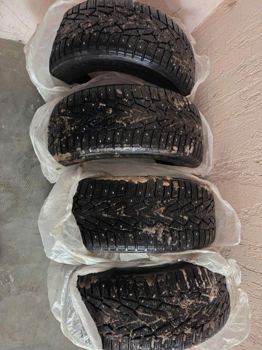 Продам шиповный шина