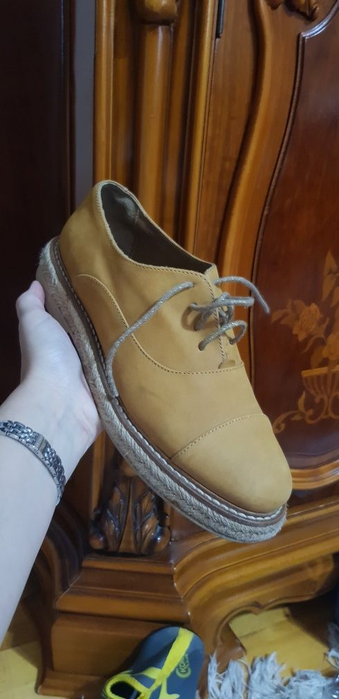 Lot pantofi piele marimea 38, 100lei