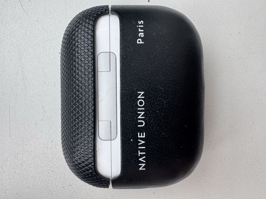 Продам кожаный чехол на airpods pro 2