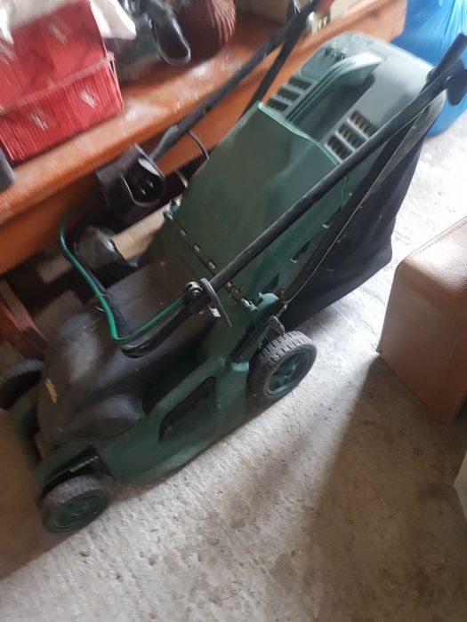 Masina de tuns iarba