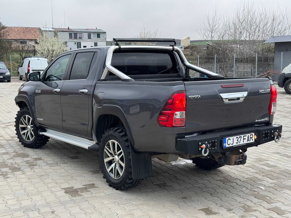 Toyota Hilux Invincible50