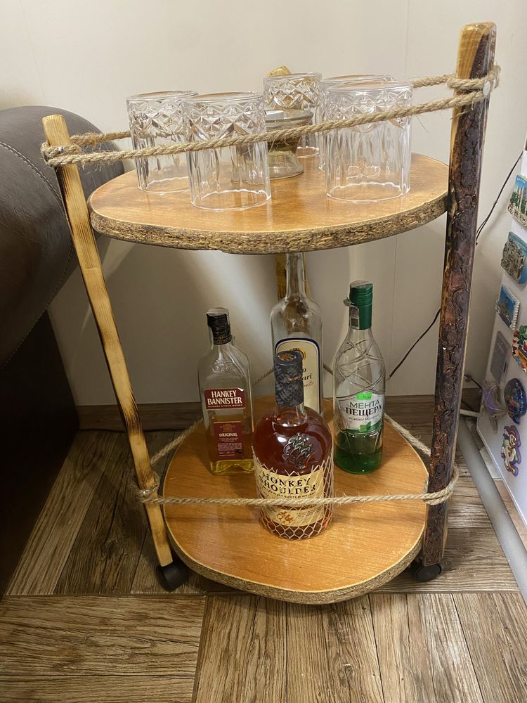 Ръчно изработена масичка на колелца