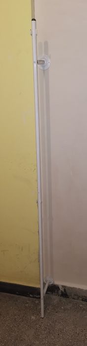 Скари и стойки за стена за слънчеви очила или диоптрични рамки