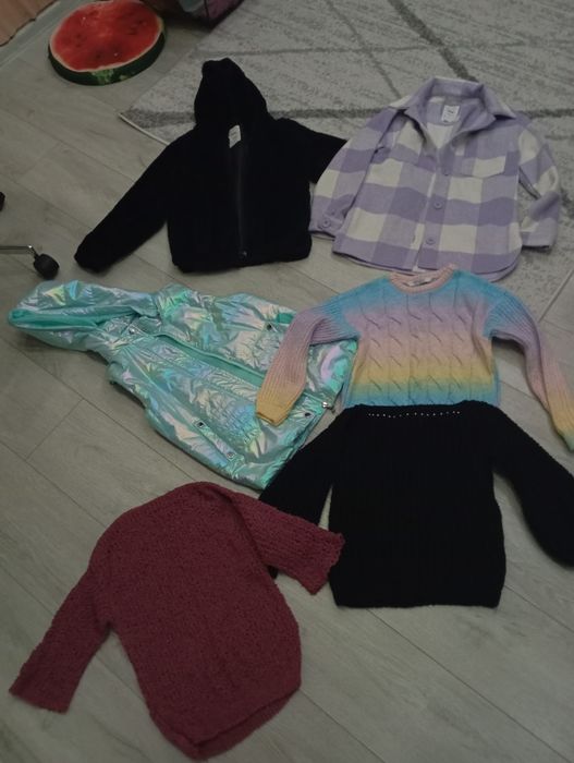 Лот пуловери и връхни дрехи за момиче