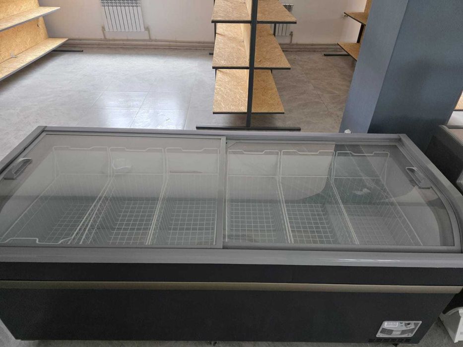 Холодильник для магазина продуктов питания, мороженого, масла