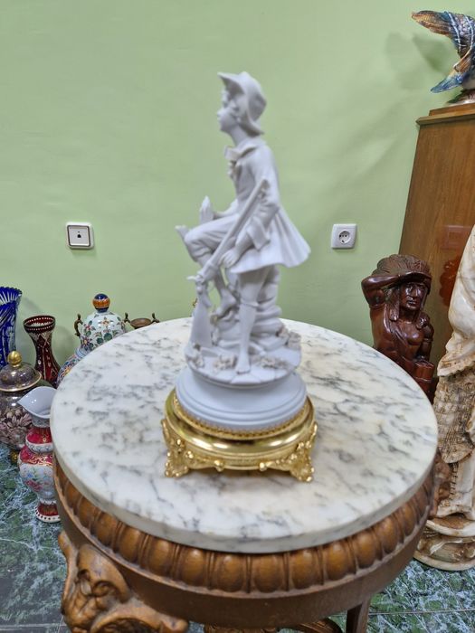 Прекрасна антикварна колекционерска италианска порцеланова фигура стат