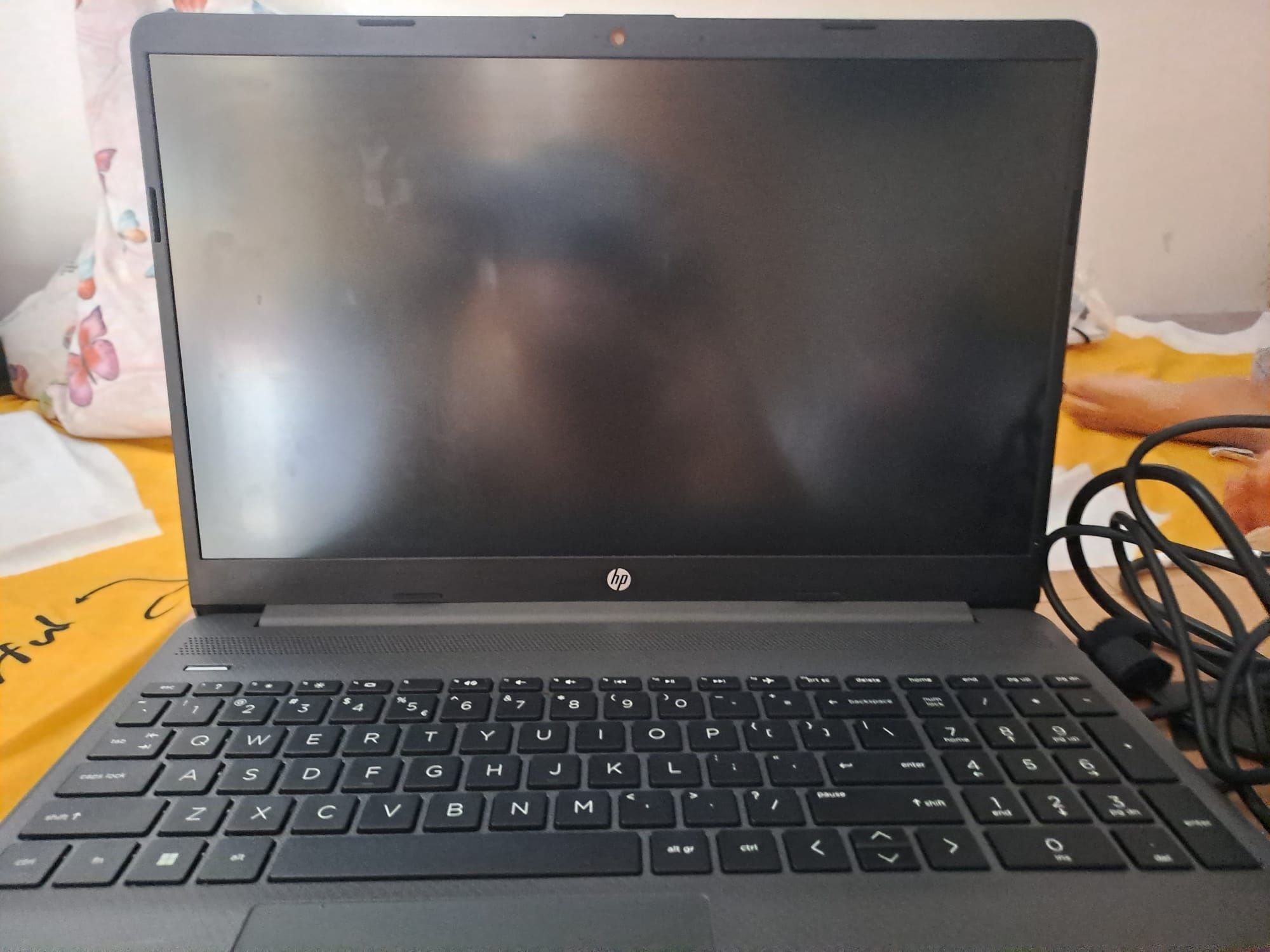 Leptop HP nou nu lam folosit aproape deloc este luat din Emag