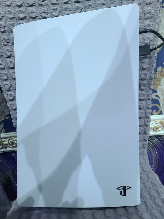 PlayStation 5 + jostik + besprovadnoy zaryadka