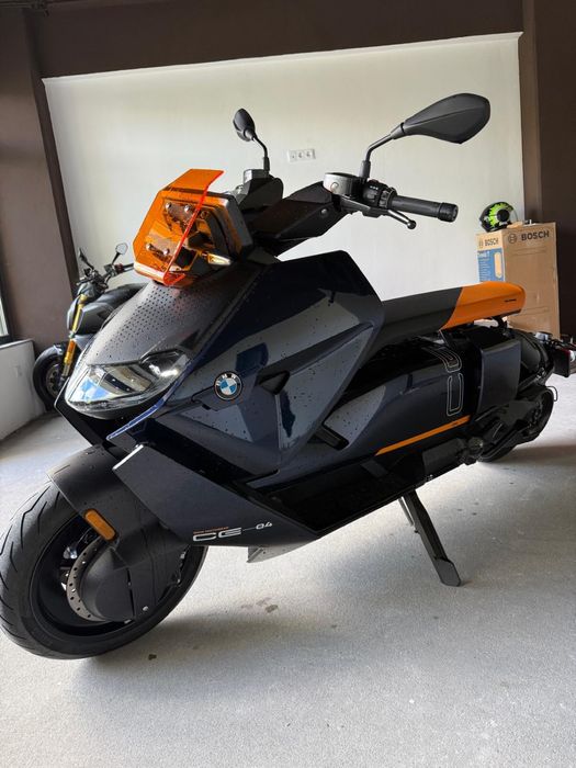 Scuter BMW CE-04 electric