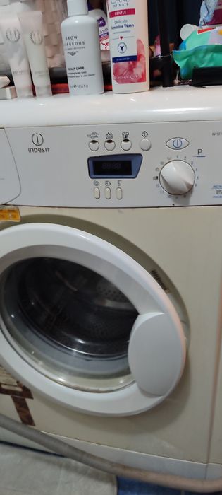 Vând mașină de spălat automată Indesit sleem 5kg in stare buna de func