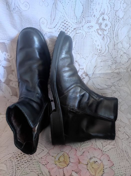 Продавам мъжки боти, черна естествена кожа, номер 44, като нови