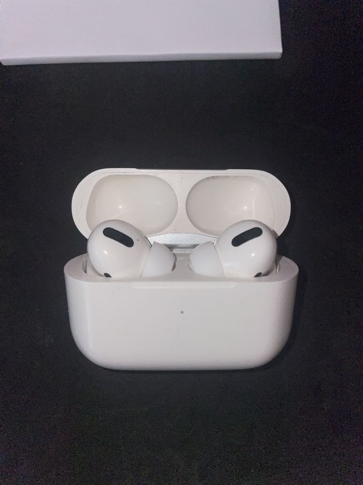 Apple AirPods Pro Wireless Charging Case