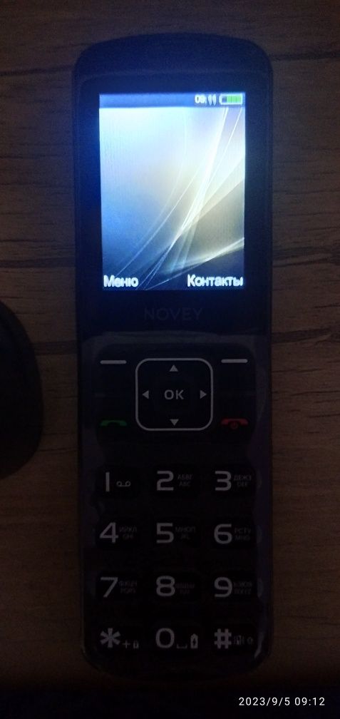 Samsung Olleh va NOVEY D10 tiniq telefon