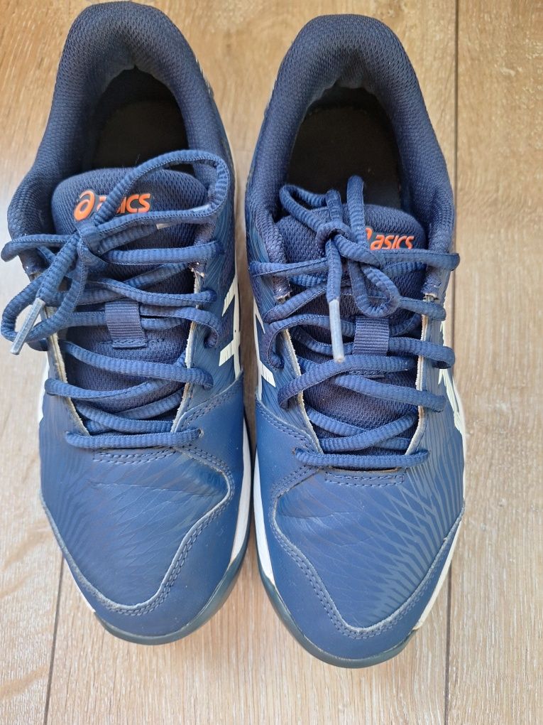 Тенис обувки за клей asics