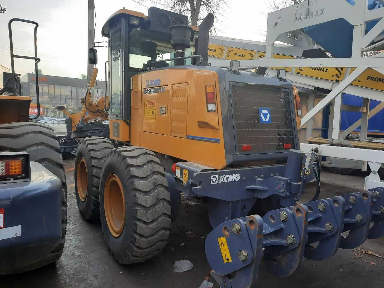 Автогрейдер XCMG GR180. бошка турдаги махсус техникалар хам мавжуд.