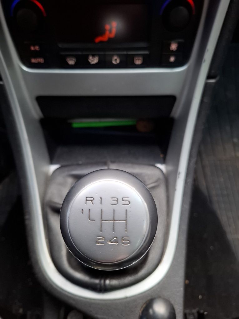 Продавам Пежо 307sw