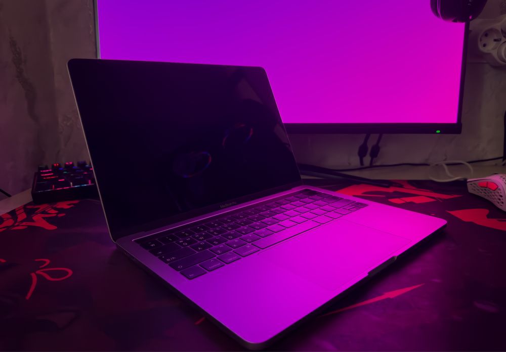 MacBook 13.3 i5/16/512Gb 297циклов в отличном состоянии комплект.