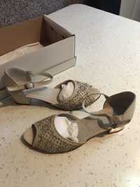Vând sandale din piele marca Alea Calzature