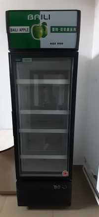 Продам витринный холодильник BAILI