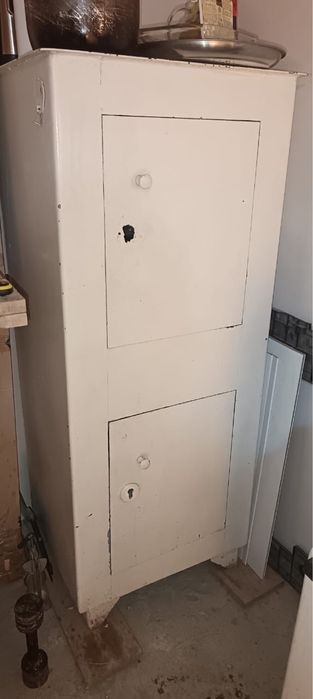 Продается железный СЕЙФ