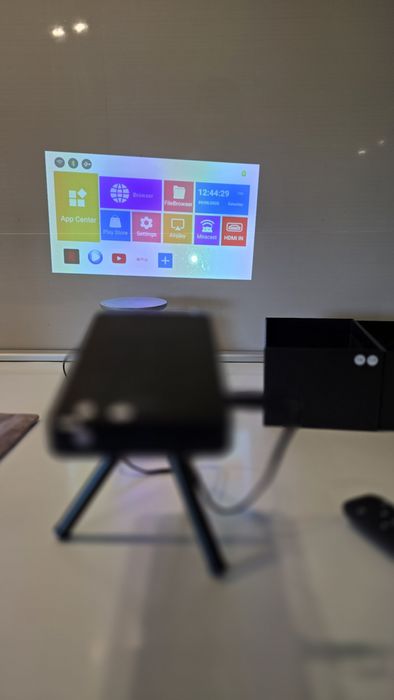 Mini Videoproiector Smart P09-II - Android 9.0, Suport 4K, Wi-Fi, 3D -