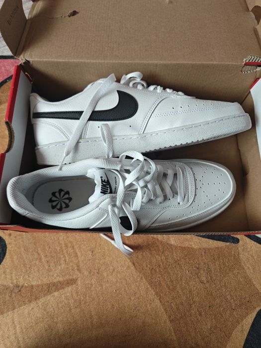 Чисто нови маратонки NIKE