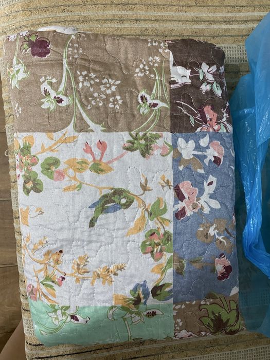 Продам 2 одеяла б/у  и новое