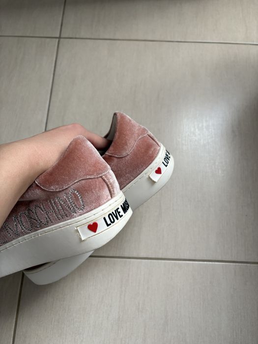 Adidasi Love Moschino