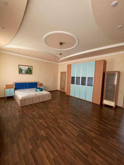 4-х комнатная в банковском доме (попугайчик) + мансарда  ID: 4034