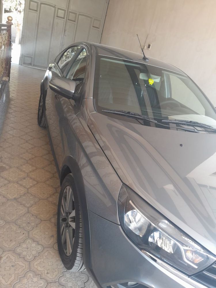 Lada vesta cros 1.8 aftomat