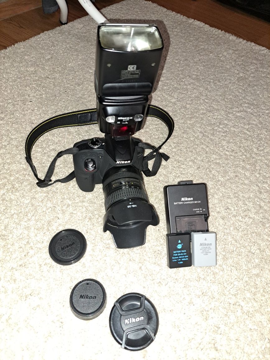 Nikon D3300 cu obiectiv 16-85mm