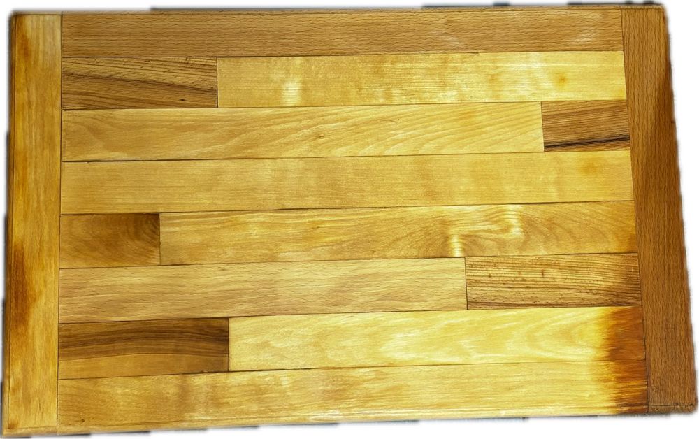 Tocător din lemn natural lucrat manual