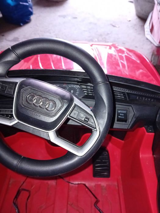 Mașinuță Audi e-tron Sportback 4x4 pentru copii 1-5 ani