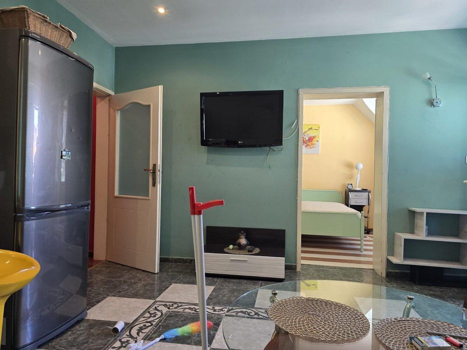 Дава се под наем Тристаен апартамент в Пловдив, Кършияка - 80 кв.м за 350 € - Снимка #2