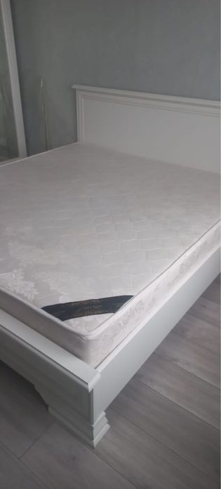 Двухспальный кровать