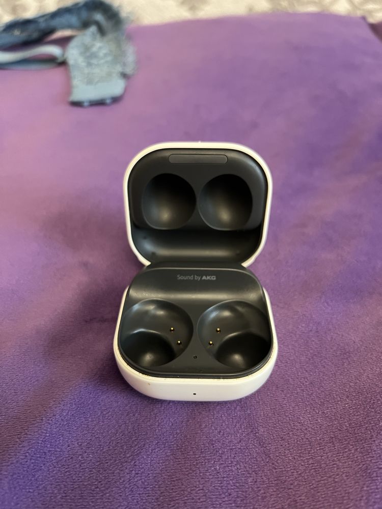 Продам кейс от наушников galaxy buds 2
