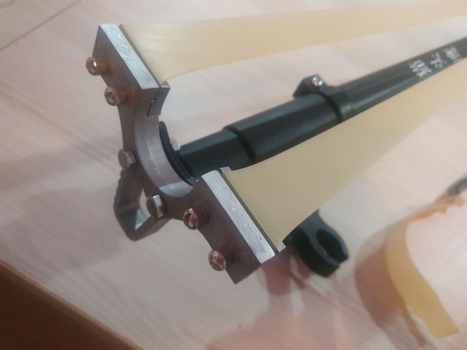 Praștie profesională de vânătoare și divertisment în aer liber