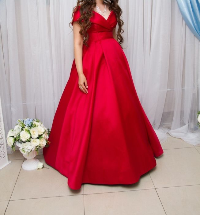 Продаю    платье ( имеется торг)