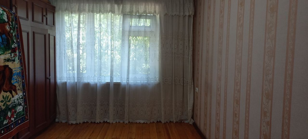 Продаётся квартира в г.Чирчик, п.Нижний Комсомольск (квартира сотилади
