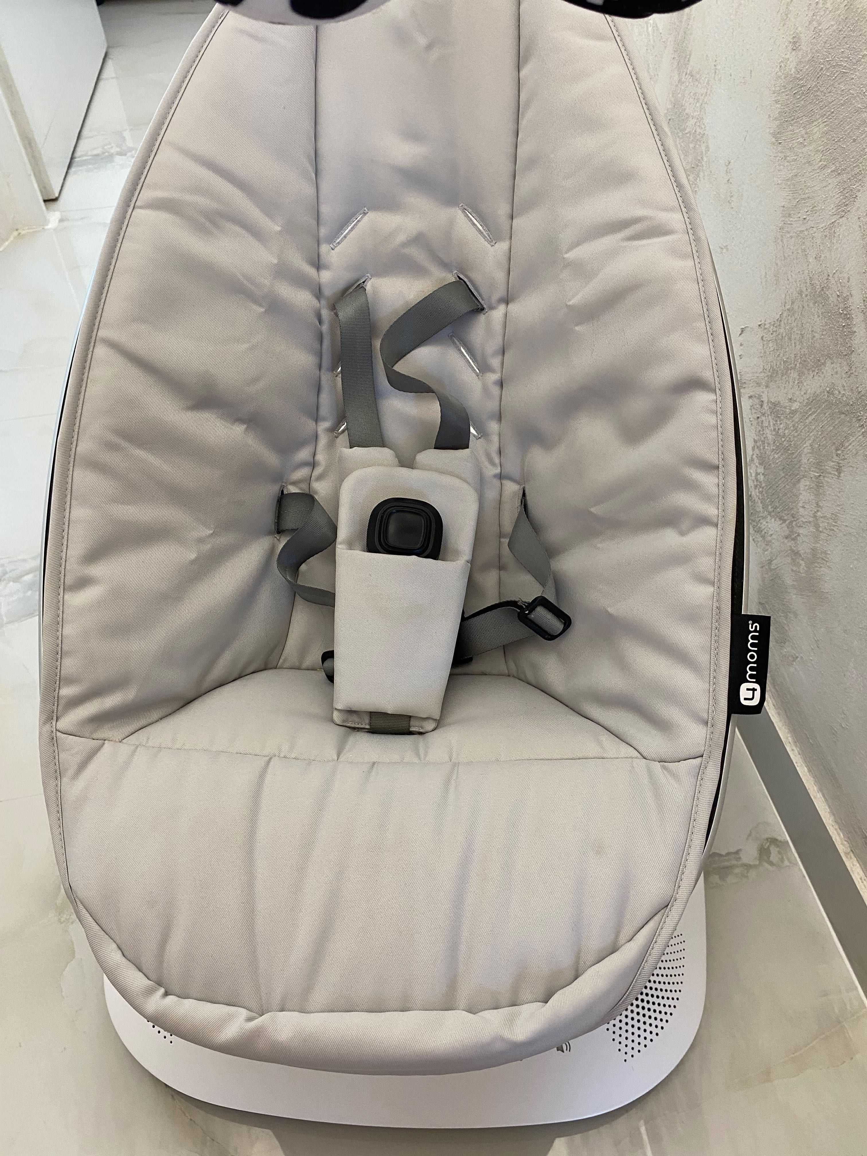 Шезлонг/бебешка люлка mamaRoo 5.0 сив + ПОДАРЪК Подложка за новородено