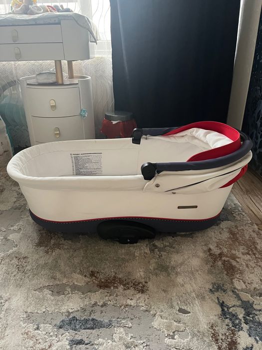 Partea de sus a unui cărucior pentru bebeluși