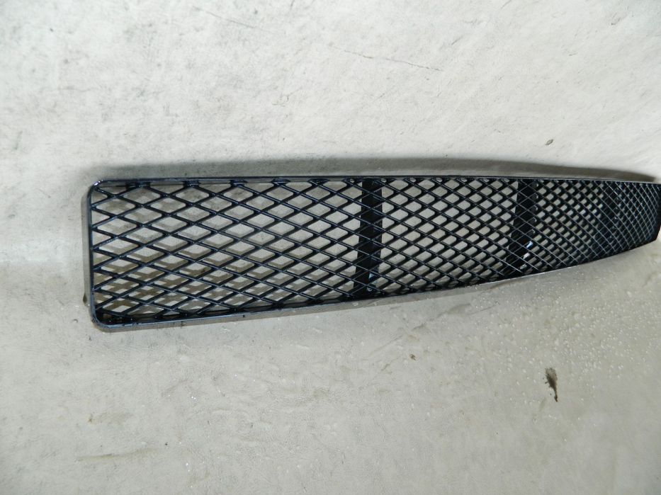 Grila intre proiectoare, Ford Focus, 98-01, 98AB-A018A58DDW