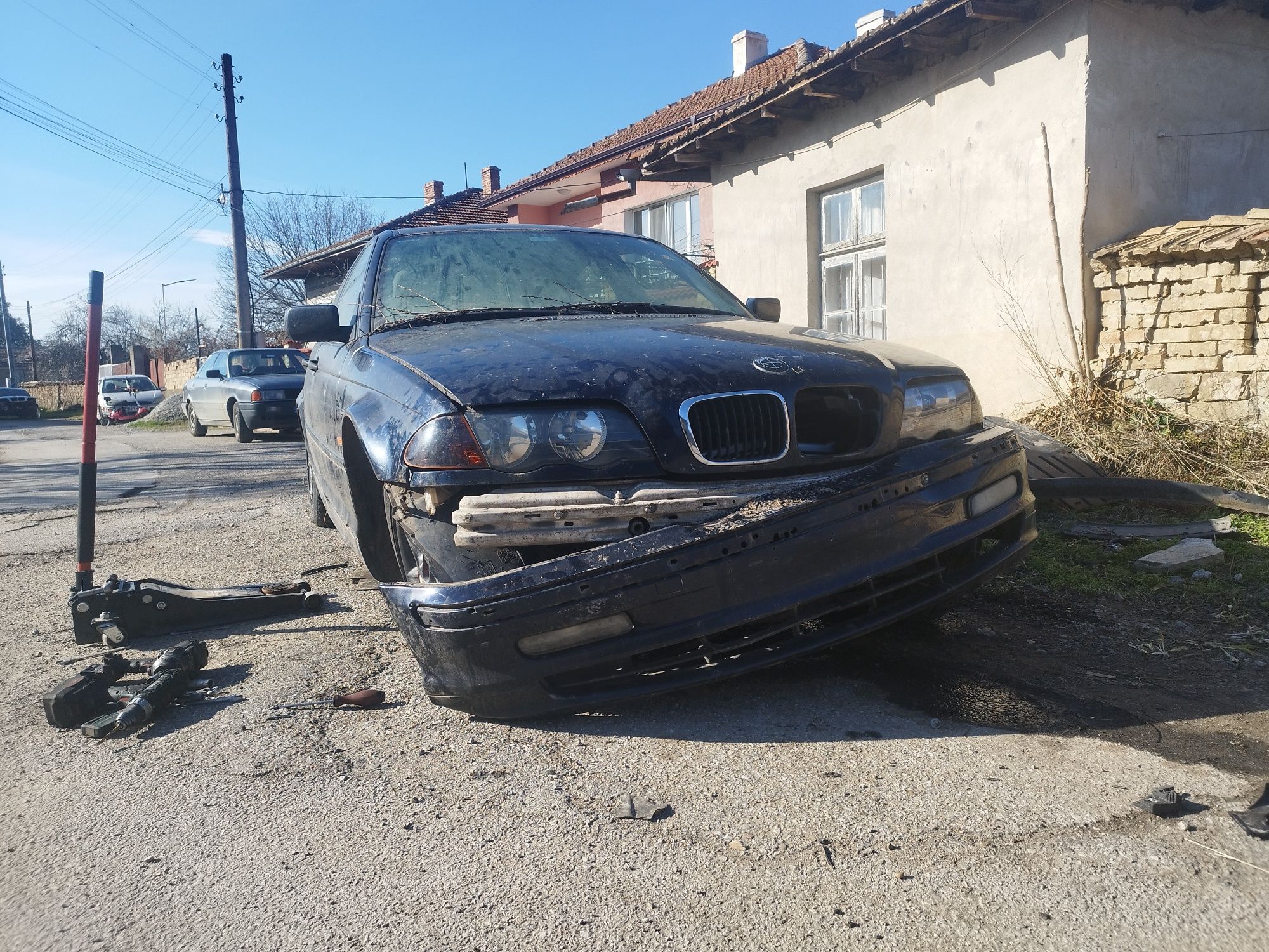 Продавам два броя BMW E46 320D 136 на части