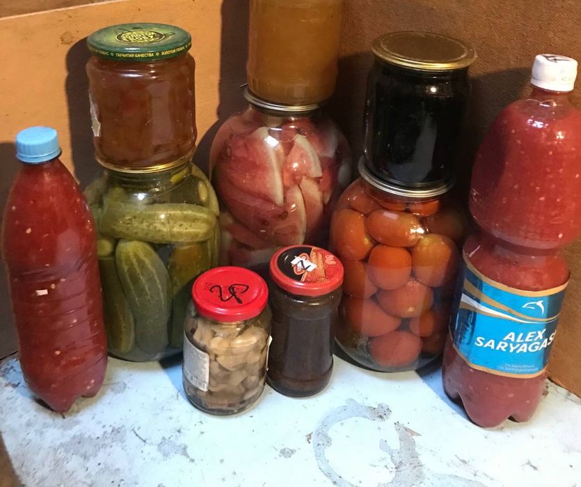 Соленья, варенья, салаты,ассорти, щавель.