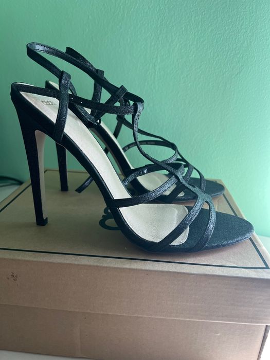 Vand sandale/pantofi marimi 41-42